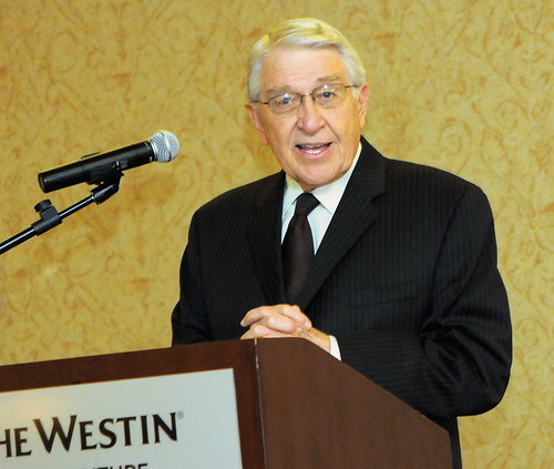 Dr. Jack Scott speaking to NAFSA community college members